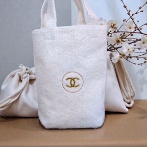 Chanel Beauté Soft Knit
Snow Metallic Mini Tote!